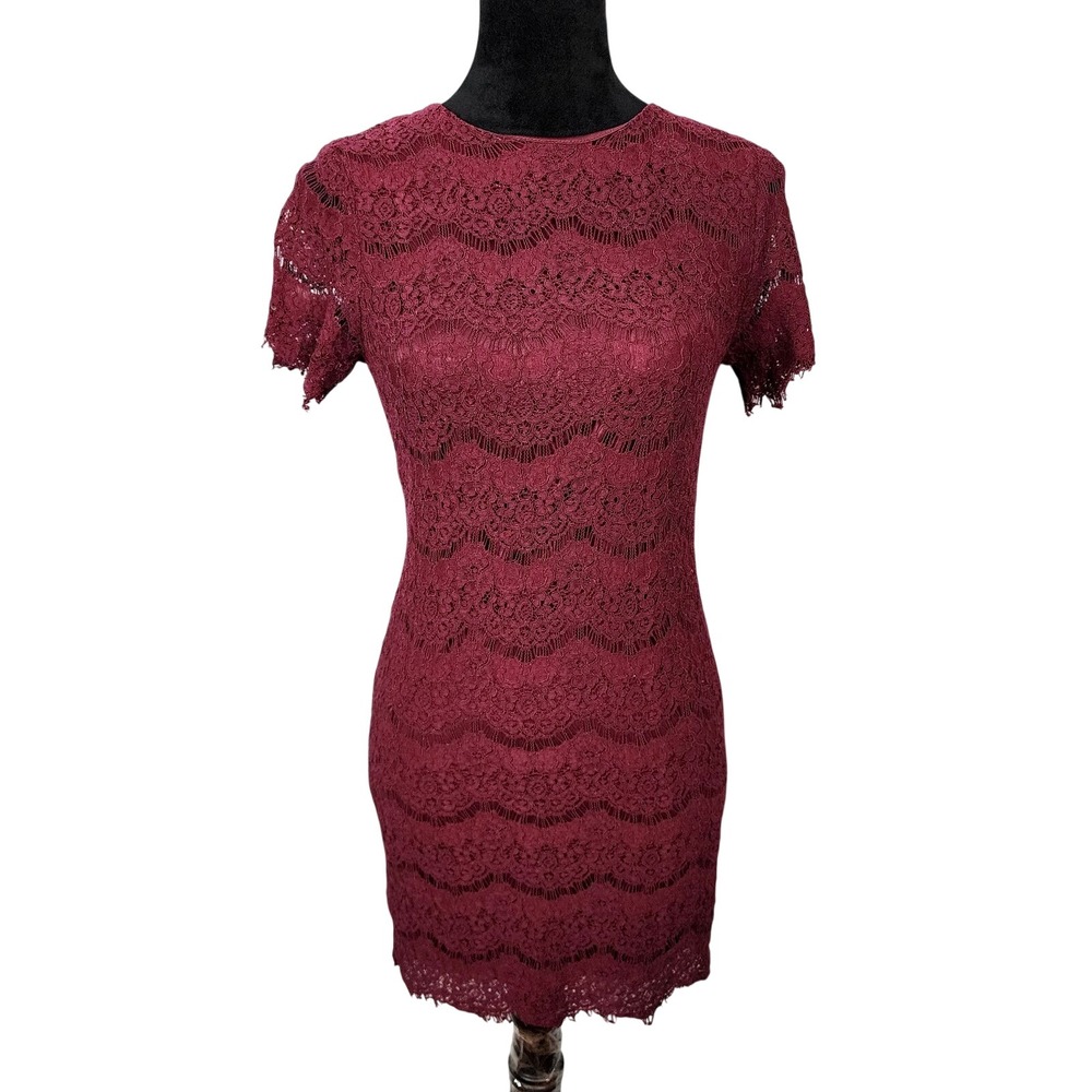 LULU'S Size XS‎ Burgundy Scalloped Lace Short Slv Coquette Feminine Sheath Dress